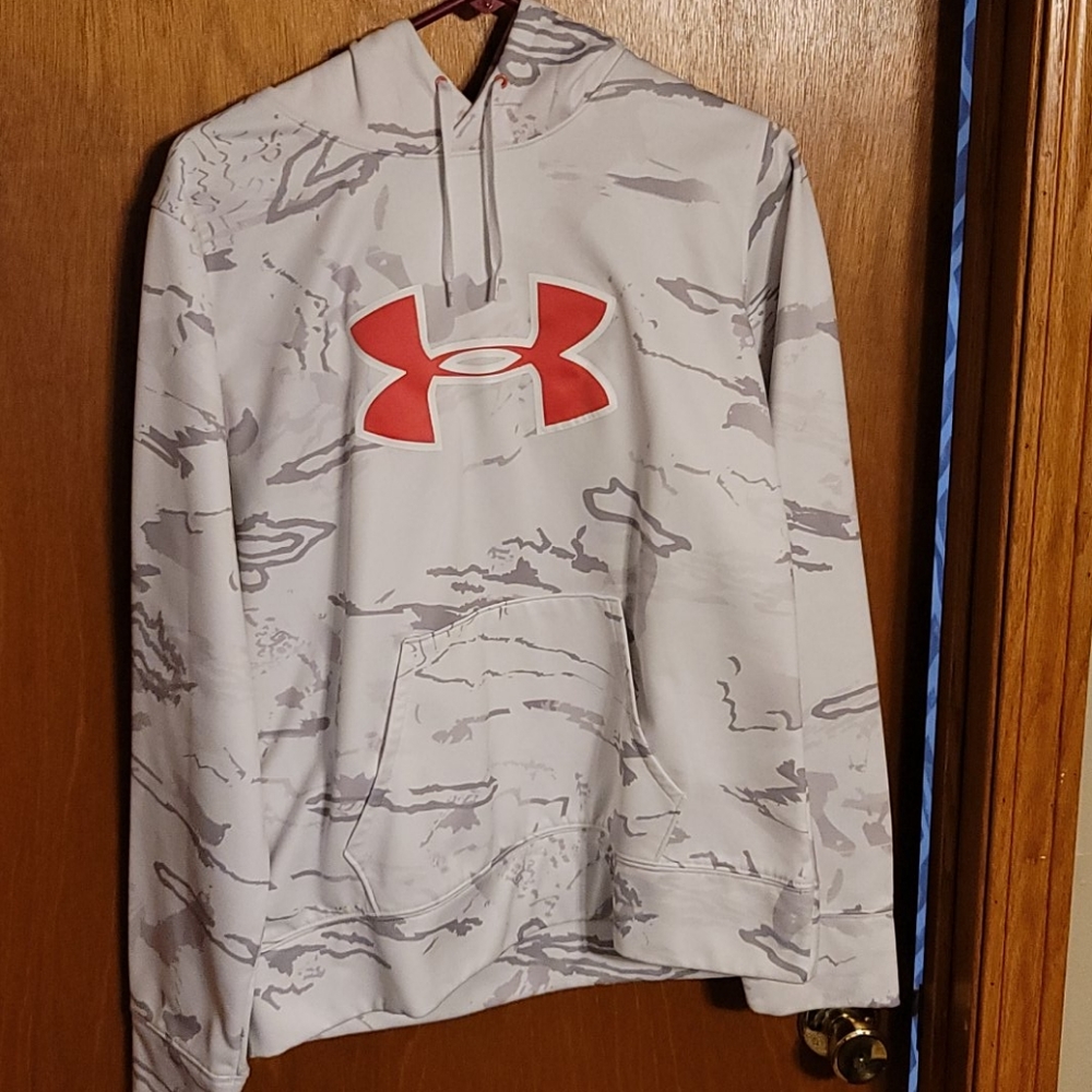 Under Armour woman's sweatshirt